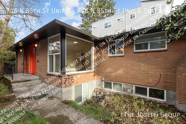Building Photo - 716 N 85th St Unit 716 N 85th St  B Seattle