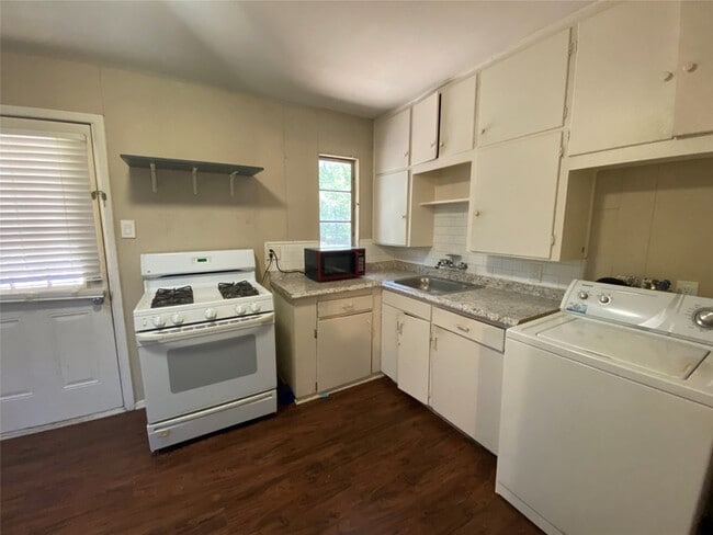 Building Photo - 1813 Wayne St Rental