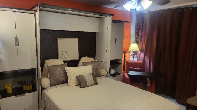 Photo - 913 Riviera St