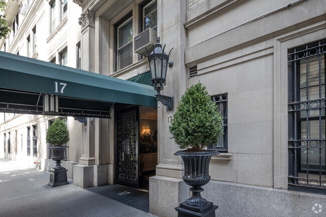 Entrance - 17 E 89th St