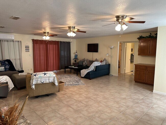 Photo - 32936 Samuel St