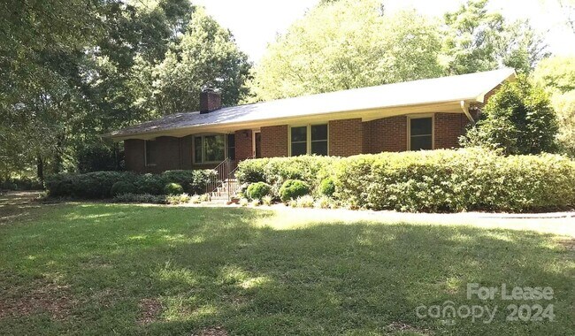 Photo - 6156 Mt Gallant Rd House