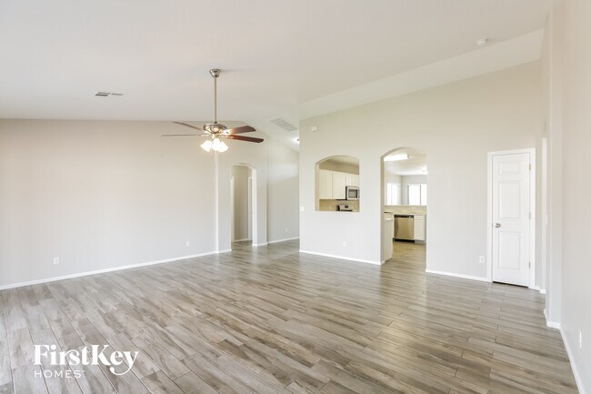 Photo - 7017 N 77th Dr
