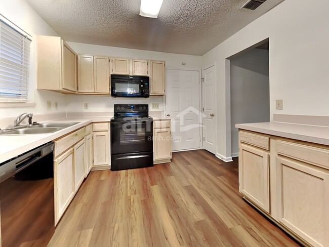 Photo - 8016 Queensferry Ln