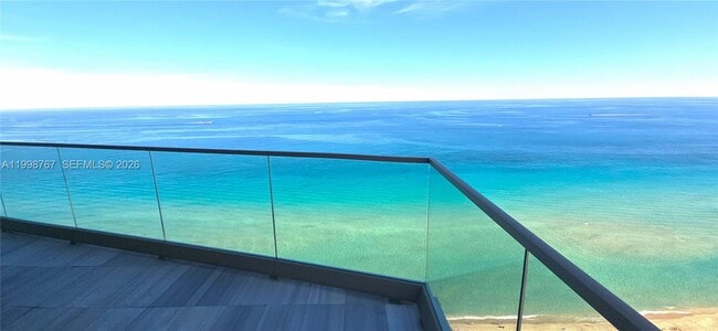 Building Photo - 17901 Collins Ave Unit 2604