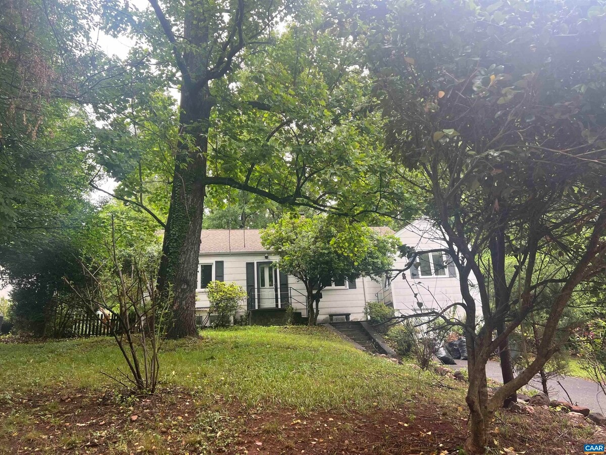 Photo - 1429 Gentry Ln
