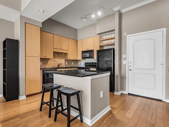 Photo - 3225 Turtle Creek Blvd Blvd Unit 13