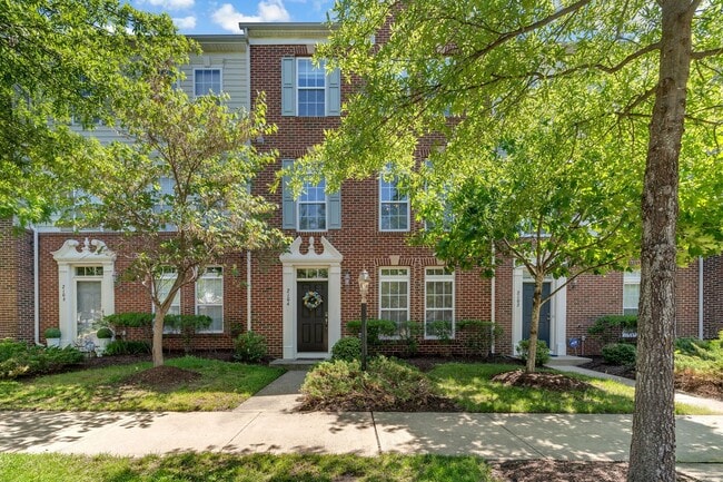 Building Photo - Beautiful 3-level 3 BR 2.5BA Townhome in P...
