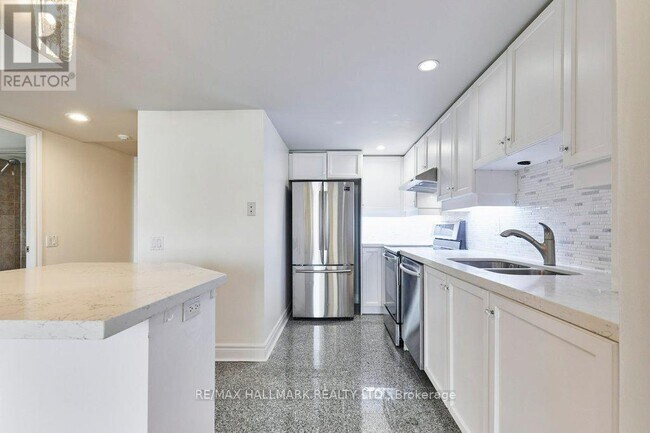 Photo - 123 Eglinton Ave E Unit 607