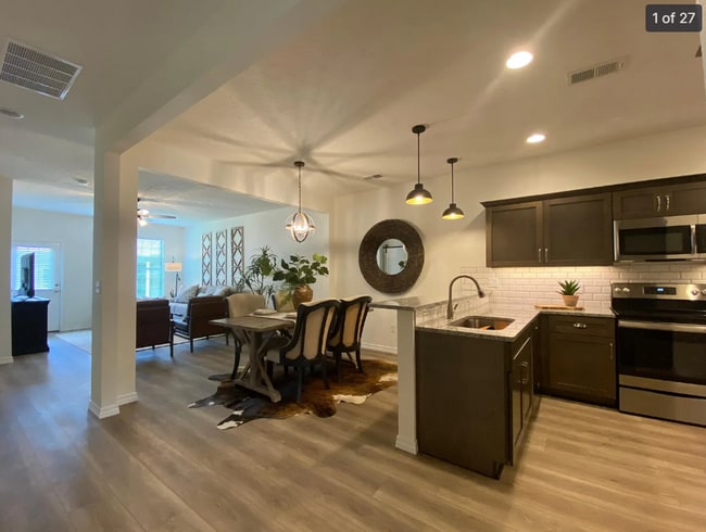 NEW LUXURY 2 BED 2 BATH 1 CAR GARAGE DUPLEX - NEW LUXURY 2 BED 2 BATH 1 CAR GARAGE DUPLEX