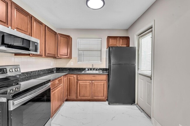 Building Photo - 626 SW 14th Ave Unit 102