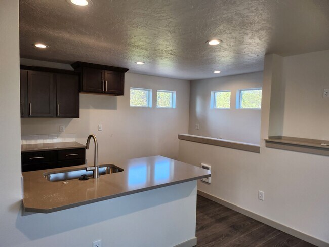 Photo - 16474 Carter Ct Apartamento Unidad B
