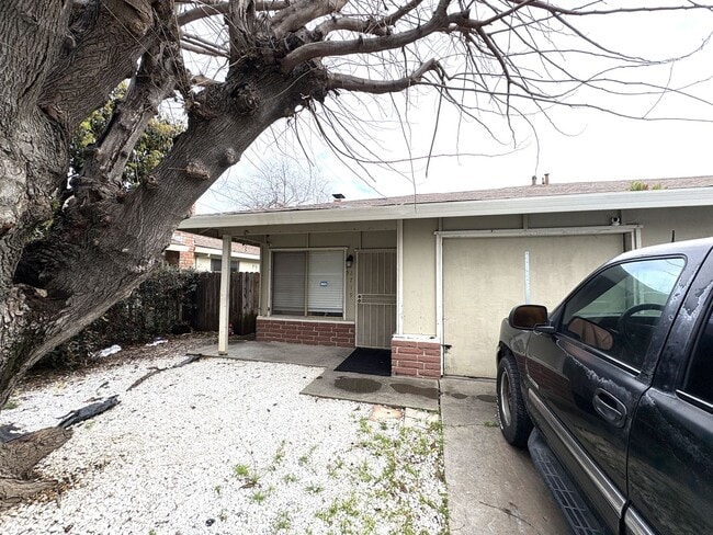 Building Photo - Very Nice 2bd/1ba Rancho Cordova Duplex