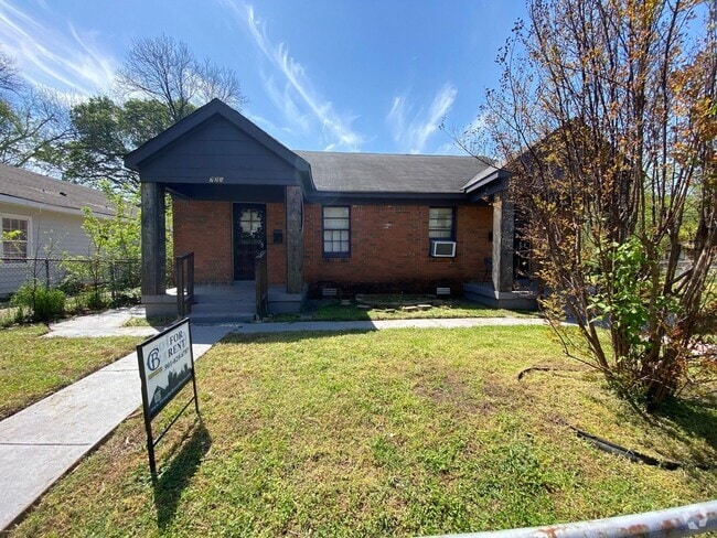 Building Photo - 723 Roanoke Ave Rental