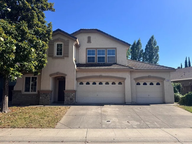 Building Photo - New Renovation* Prestigious Spacious 4 Bedroom