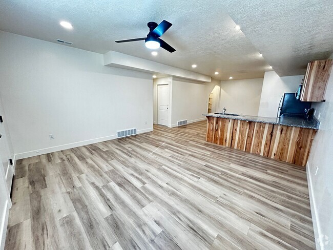 Building Photo - Brand New Basement Apartment -  3-bed, 2-bath