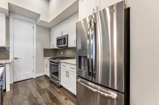 Photo - 806 Thornton Rd