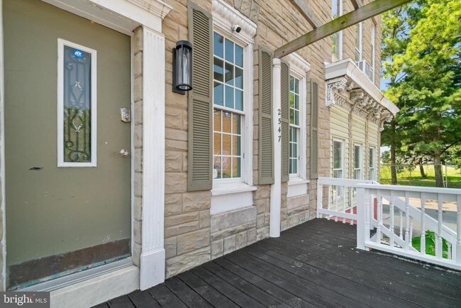 Building Photo - 2547 Ashton St