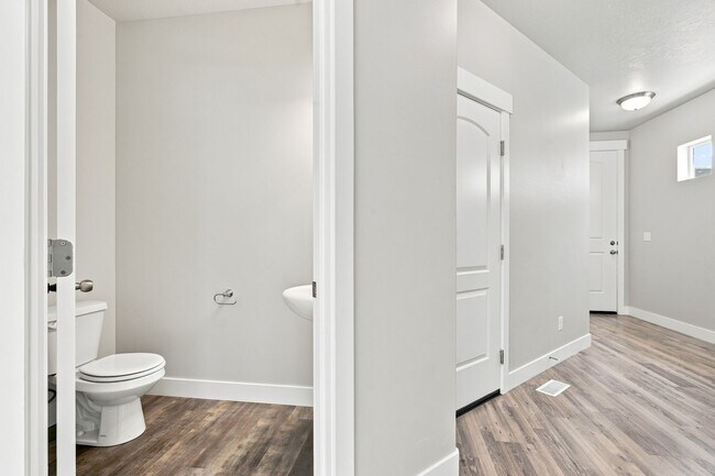 Photo - Great 3 Bed 3.5 Bath Townhome in Bluffdale!!