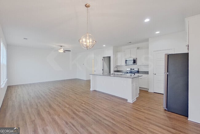 Photo - 111 English Oak Ln