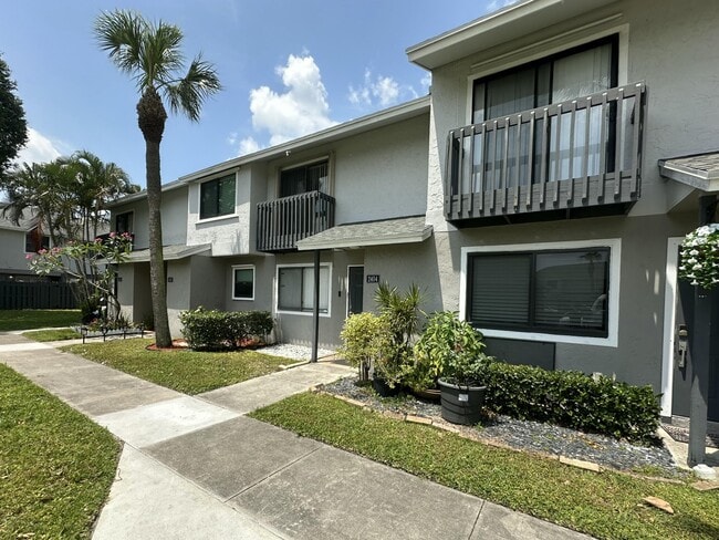 Building Photo - 2404 Seaside Dr