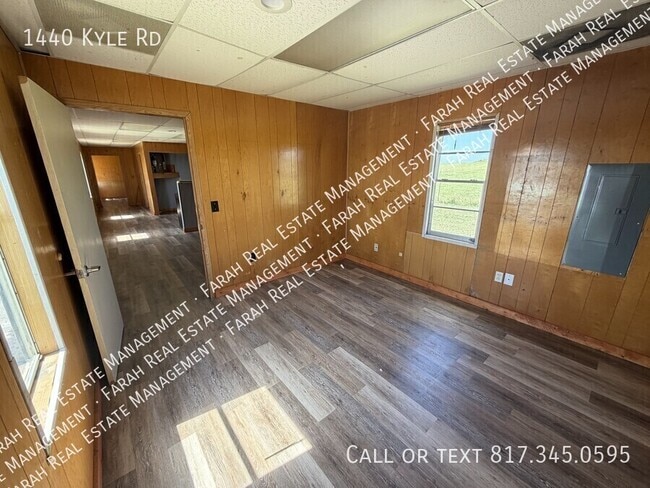 Photo - 1440 Kyle Rd