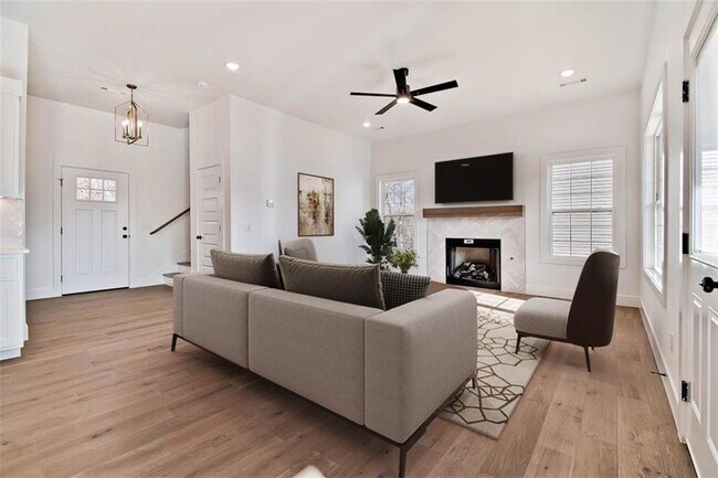 Photo - 20 S Kirby Dr