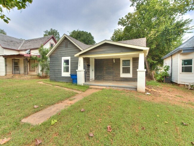 Building Photo - Updated Cozy 2 Bed 1 Bath Home in Guthrie ...
