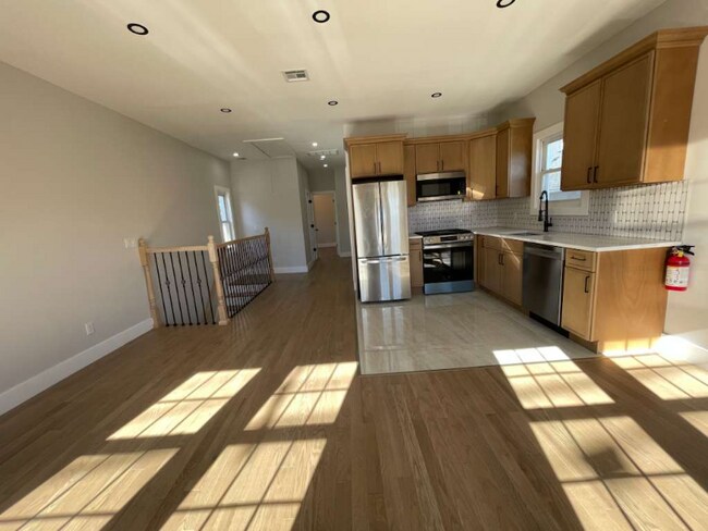 Photo - 413 E 9th Ave Unit 2