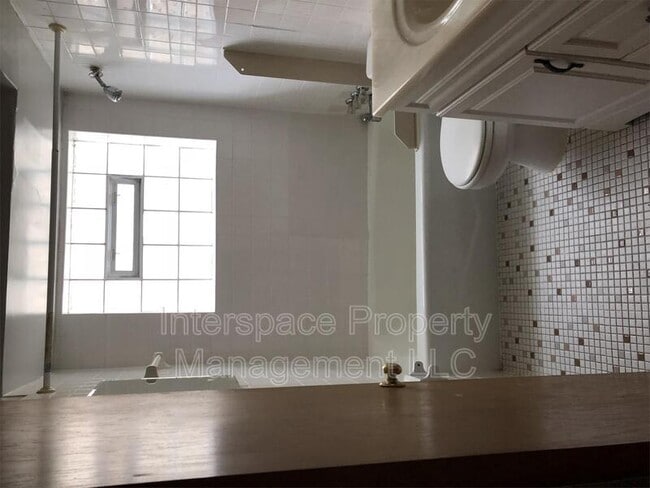 Building Photo - 10126 S Pulaski Rd