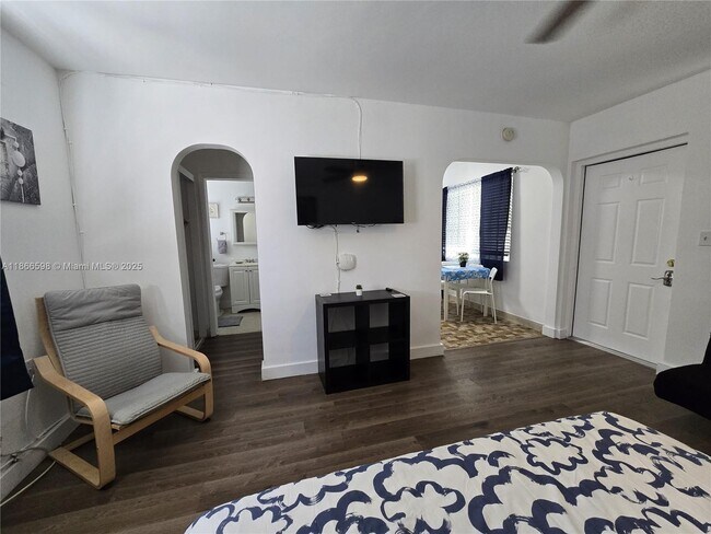 Photo - 2305 Monroe St Unidad 12