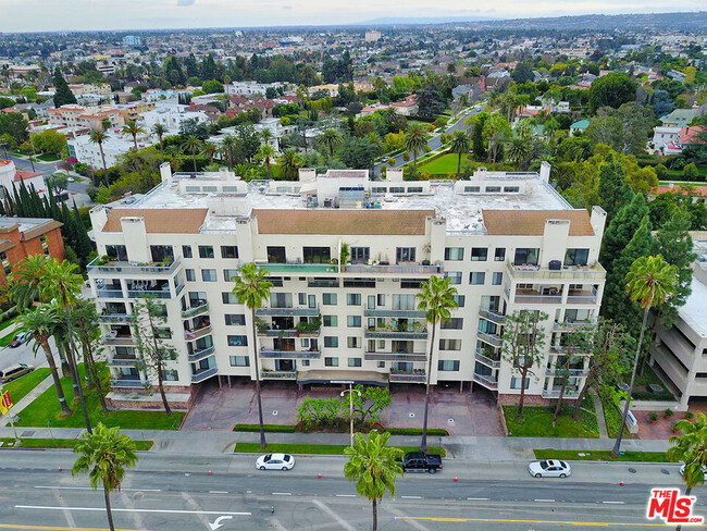 Building Photo - 4460 Wilshire Blvd Unit 701 Rental