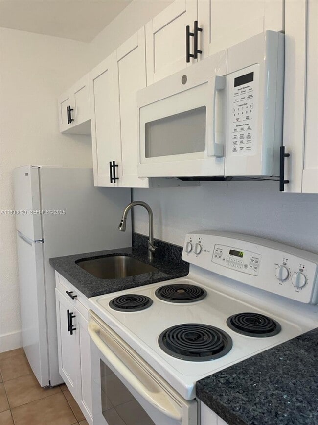 Building Photo - 217 SW 21st Ave Unit 2