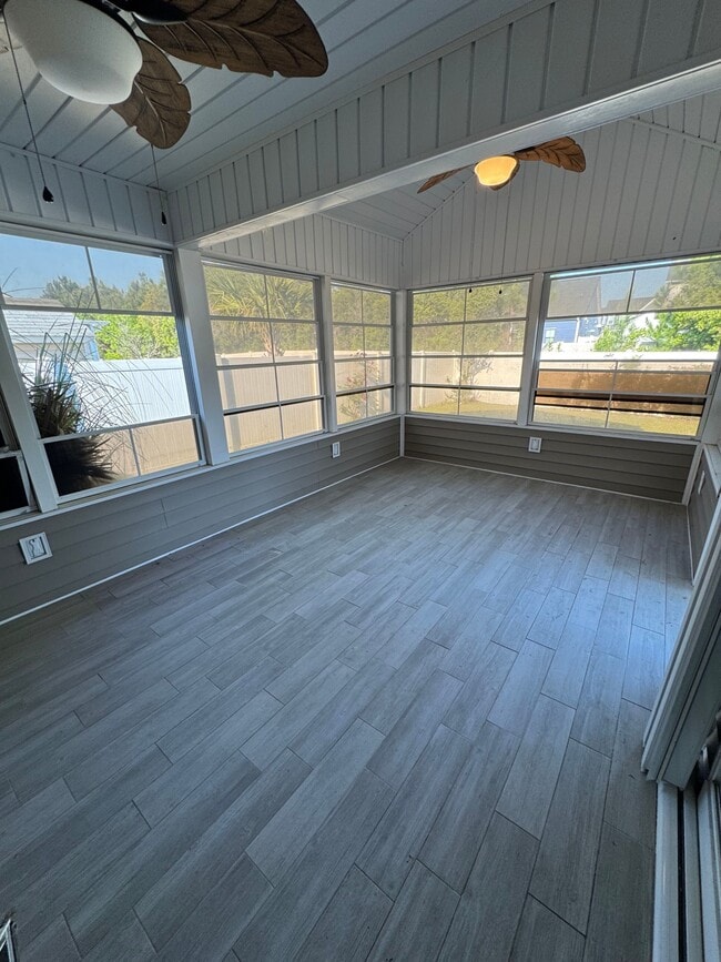 Photo - 661 Old Castle Loop