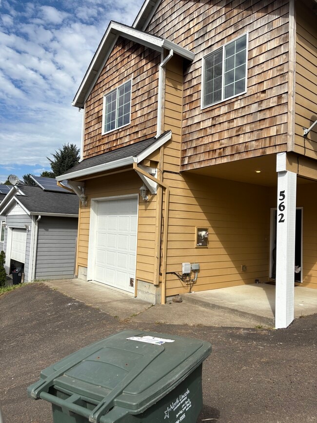 Building Photo - 562 SE Neptune Ave Rental