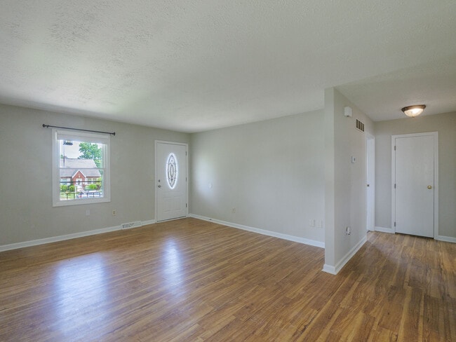 Photo - 10 Rose Ave