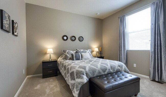 Photo - 921 Charlton Dr