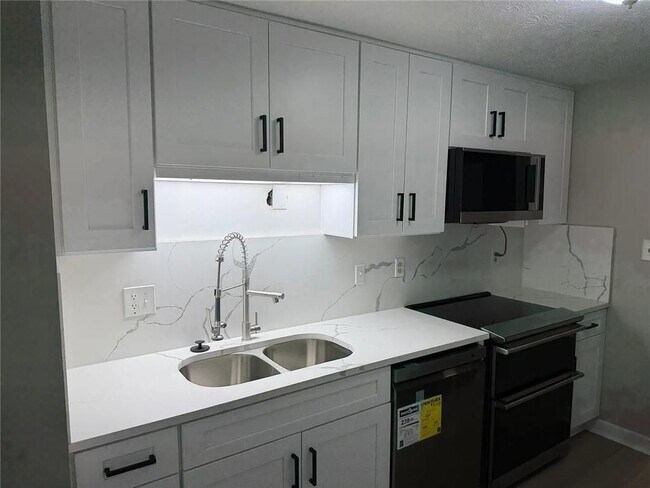 Photo - 418 Engle Dr