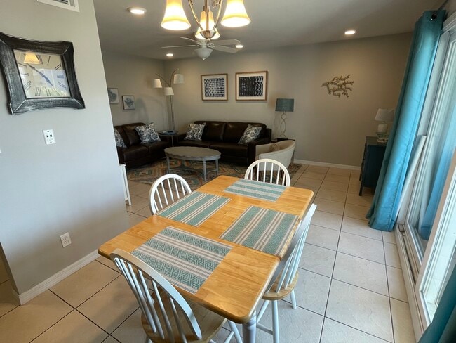 Breakfast/ Dining - 1650 Via de Luna Dr Unit G5