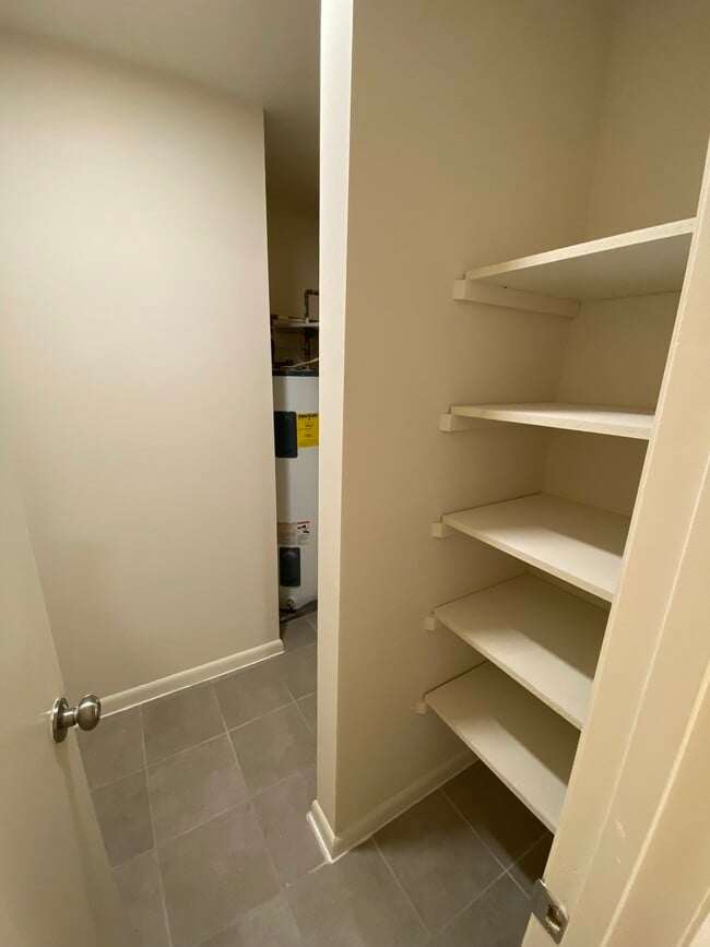 Estanterías empotradas - Cleveland Arms Apartments