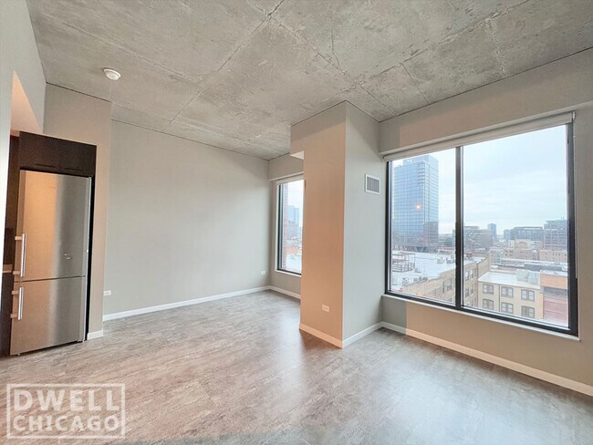 Photo - 935 W Washington Blvd