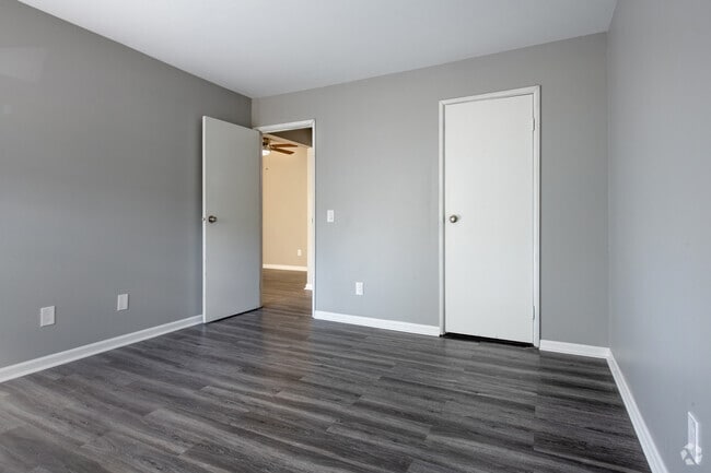 1BR, 1BA - 740SF