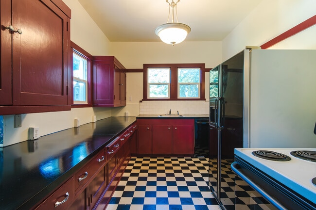 Photo - 315 NE Ash St