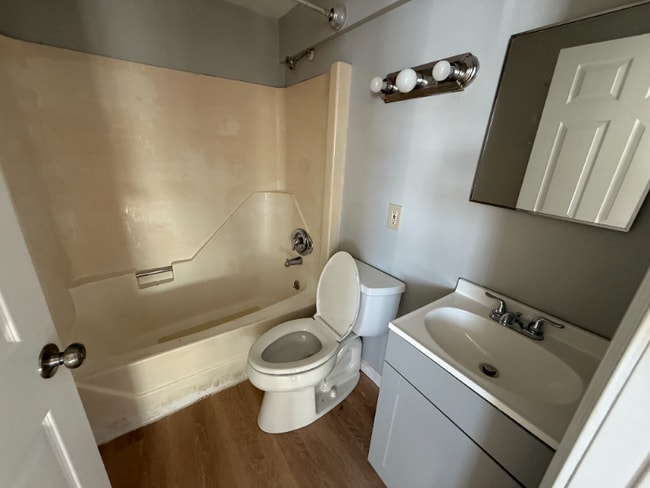 Photo - 190 Ashworth Ave Unit 1C