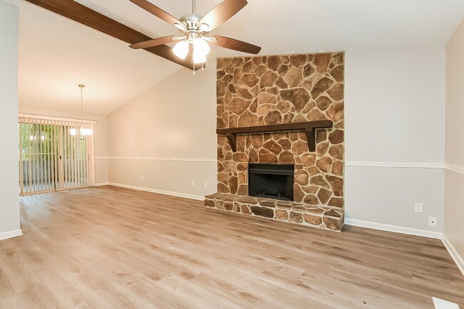 Photo - 427 Ridgetop Dr NW