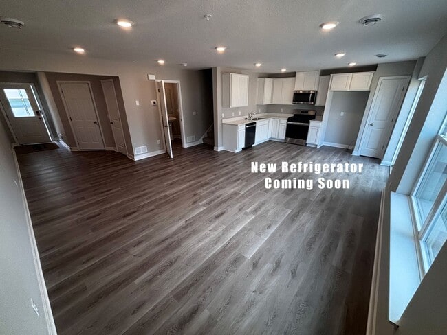 Building Photo - Gorgeous Brand NEW Woodbury Townhome