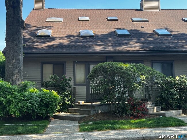 Photo - 2289 Bedford St Unit D13