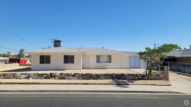 Building Photo - 811 Windy Pass Rental
