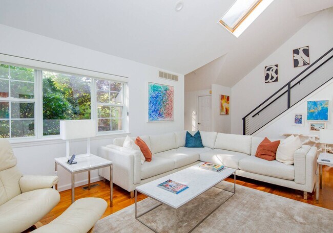 Photo - 39 Wooded Oak Ln