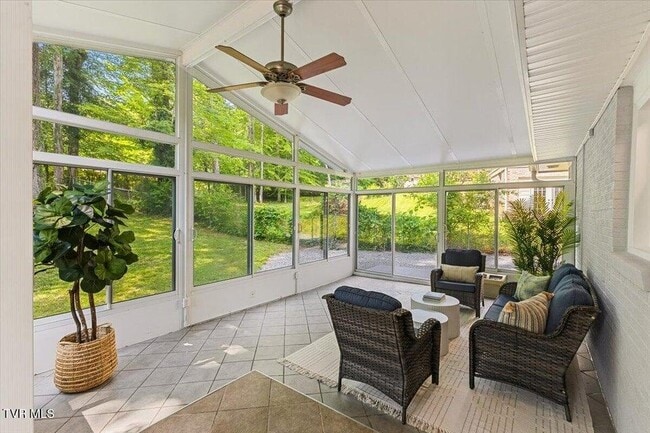Photo - 1820 Brook Hollow Rd